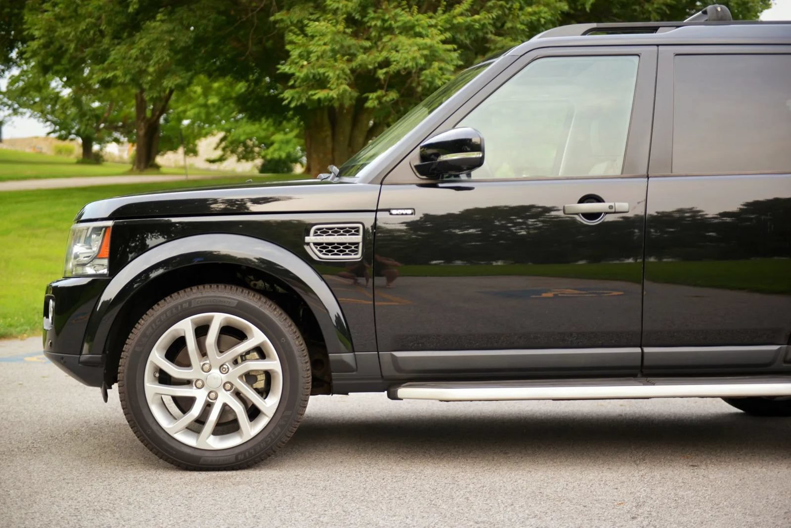 Used 2016 Land Rover LR4 HSE Silver Edition AWD/4WD image 32