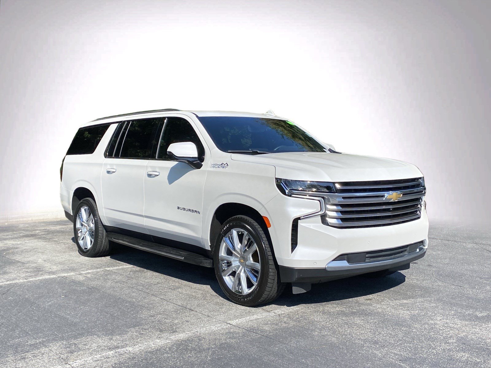 Used 2023 Chevrolet Suburban High Country AWD/4WD image 2
