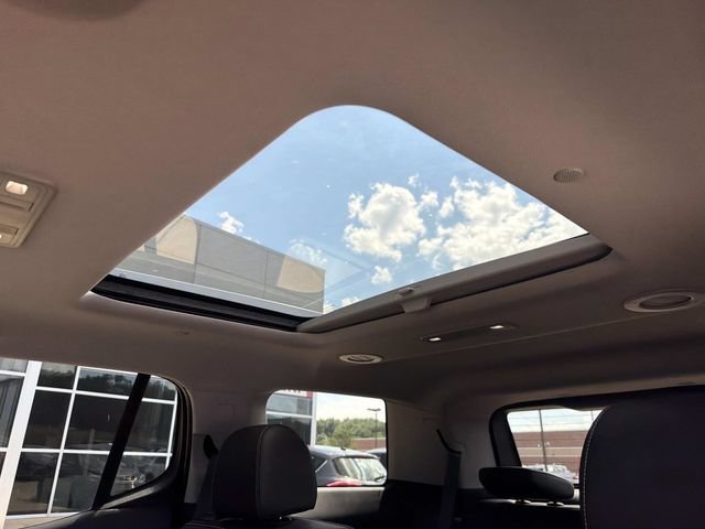 Used 2023 GMC Acadia SLT w/ Preferred Package FWD image 17