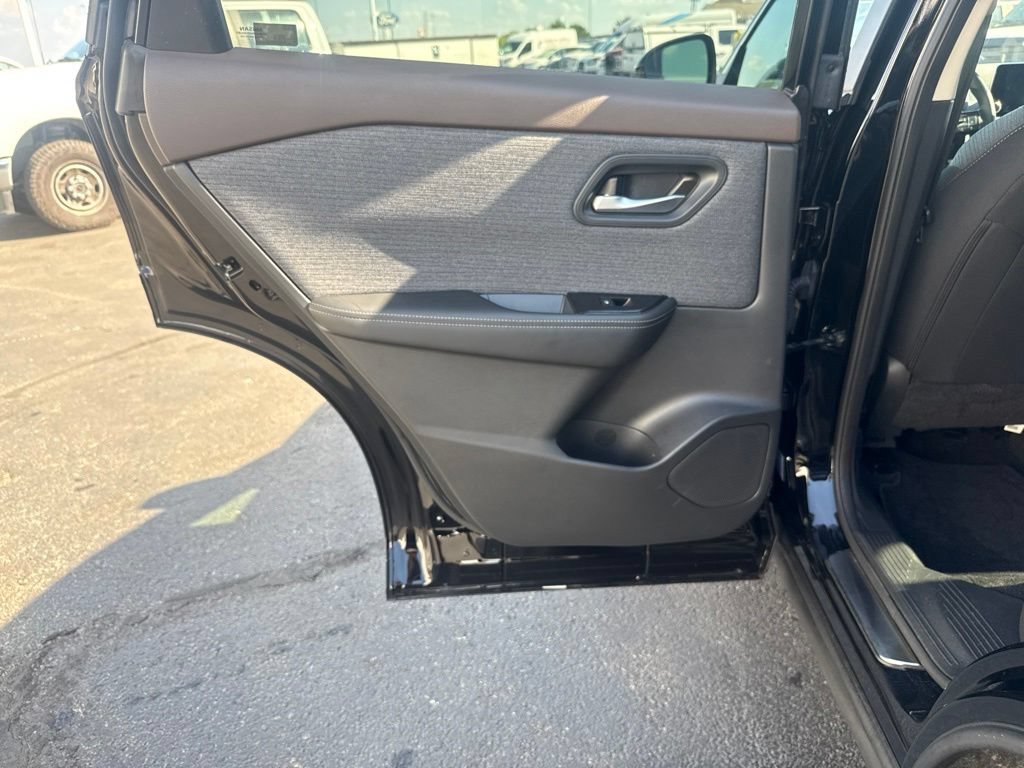 Used 2023 Nissan Rogue SV AWD/4WD image 29