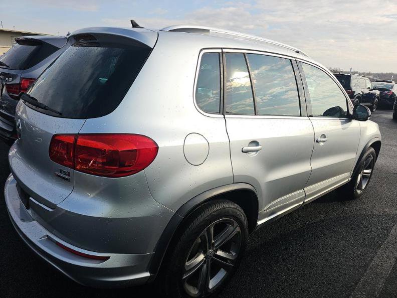 Used 2017 Volkswagen Tiguan Sport image 2