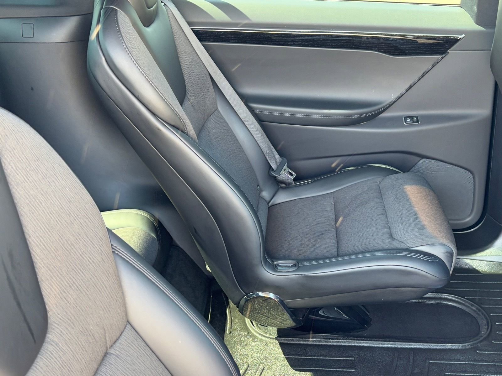 Used 2018 Tesla Model X 75D image 11