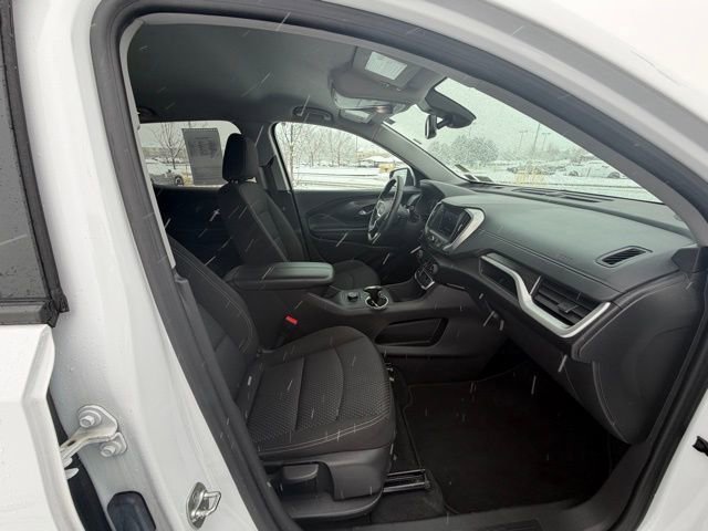 Used 2024 GMC Terrain SLE image 31