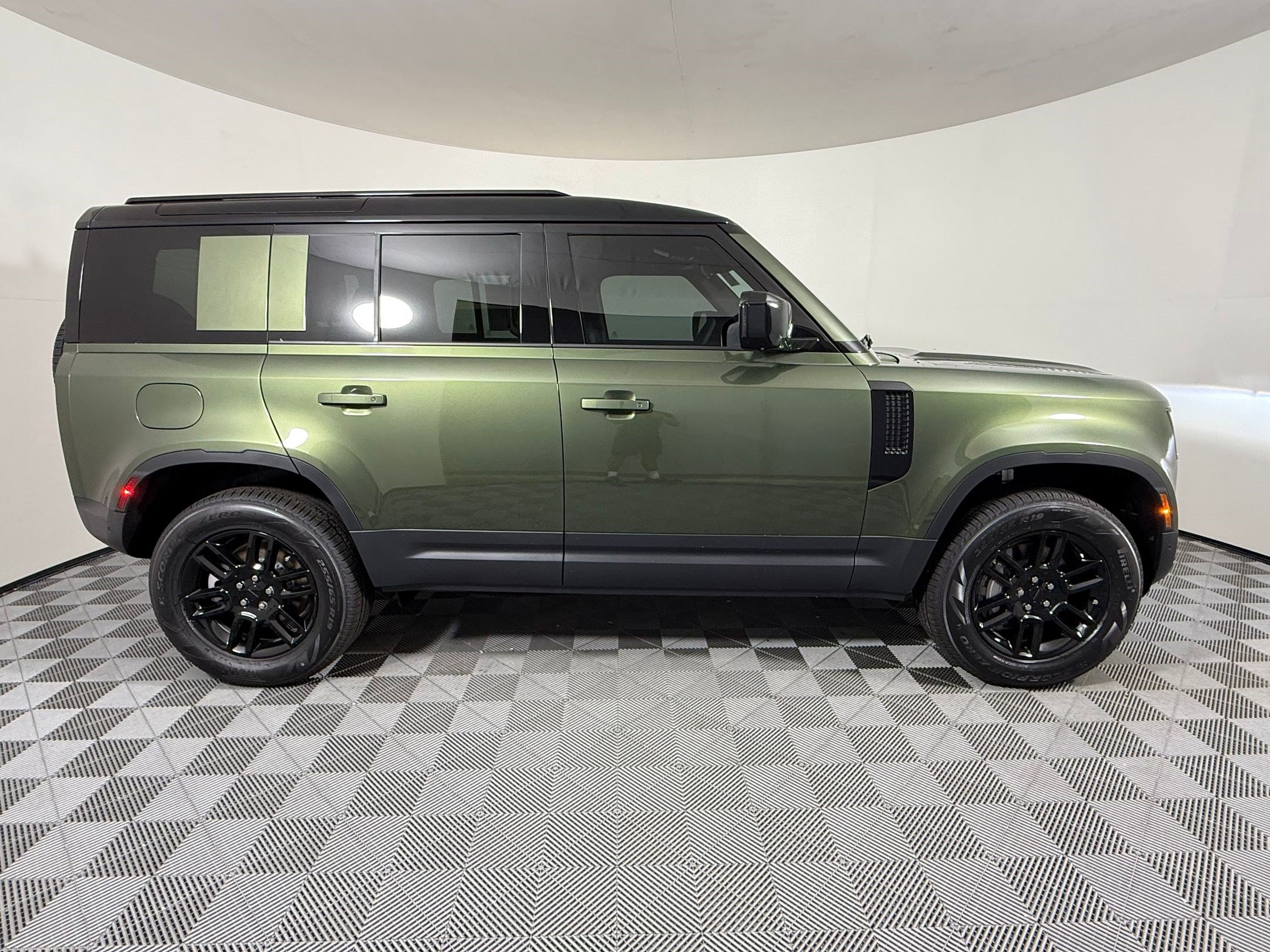 New 2026 Land Rover Defender 110 S AWD/4WD image 8