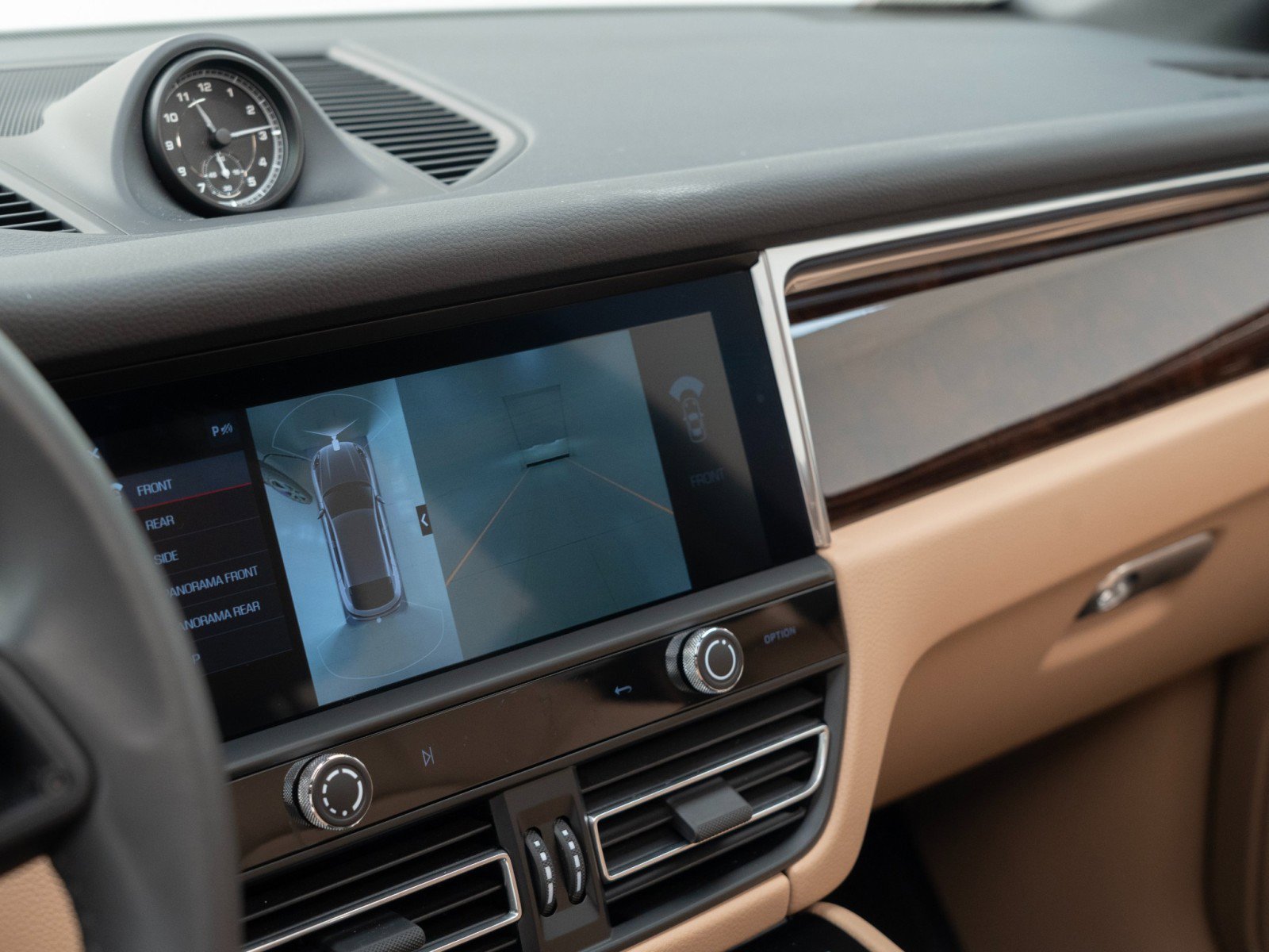 Certified 2025 Porsche Macan image 26