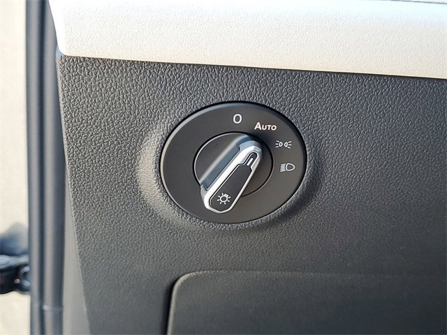 New 2025 Volkswagen Taos SE image 19