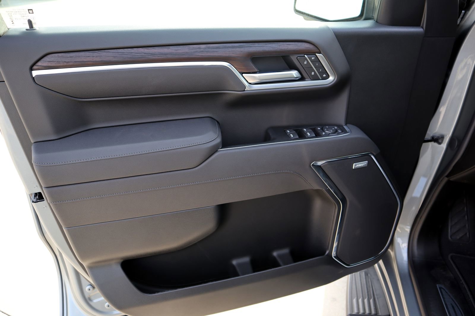 New 2026 GMC Sierra 1500 SLT image 9