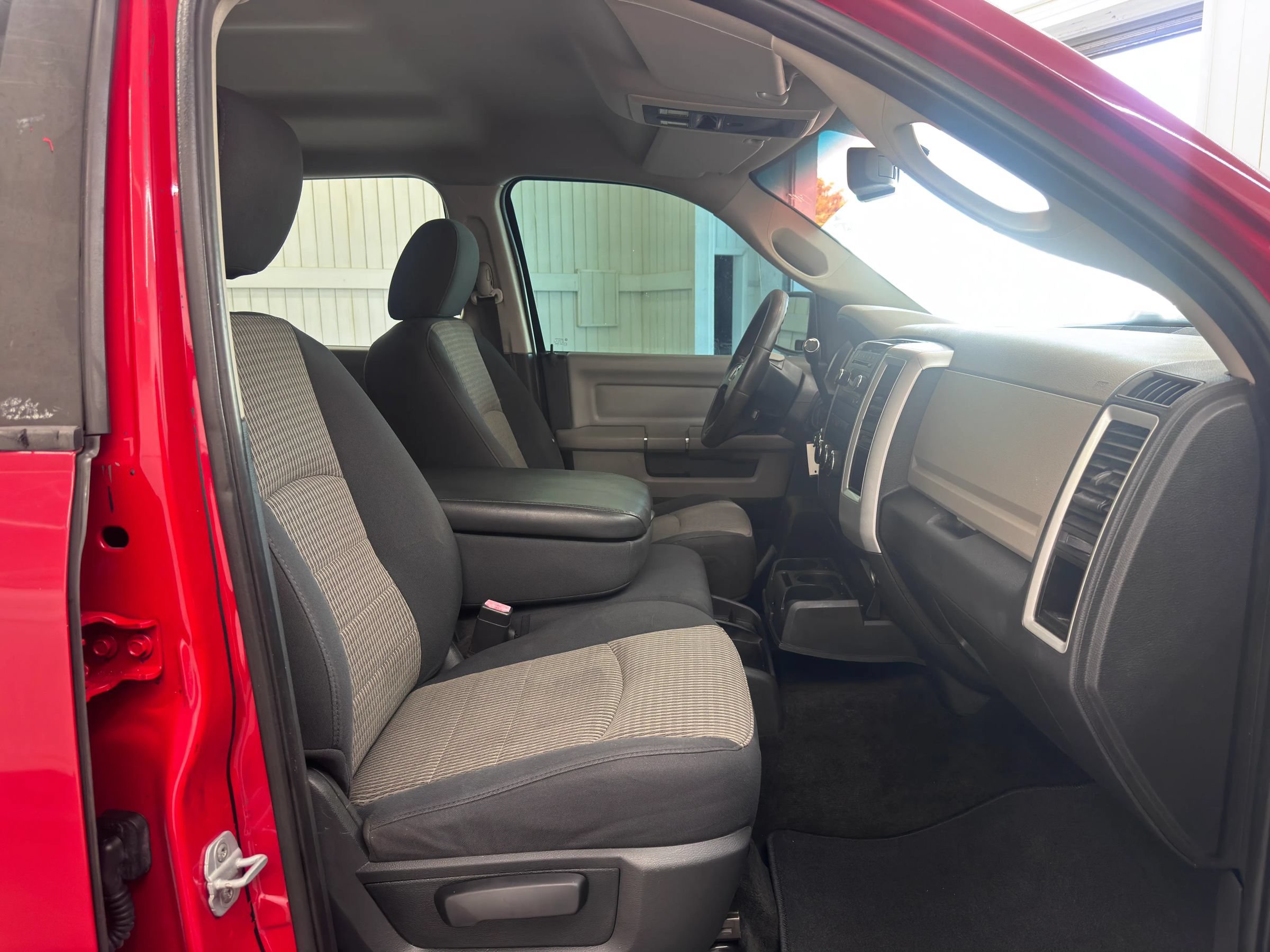 Used 2011 RAM 2500 SLT AWD/4WD image 10