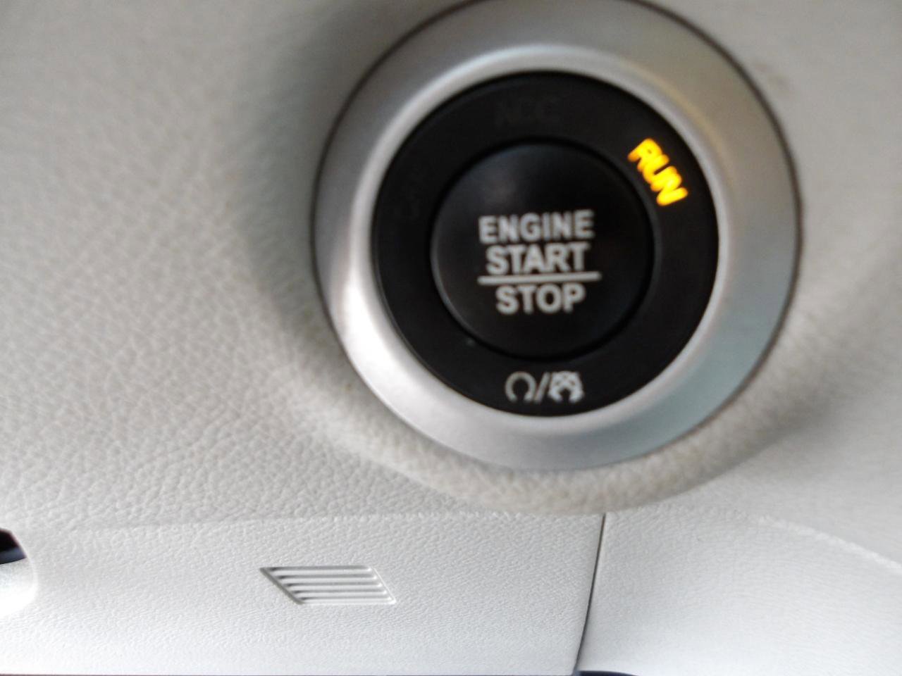 Used 2020 Chrysler Pacifica Limited FWD image 27