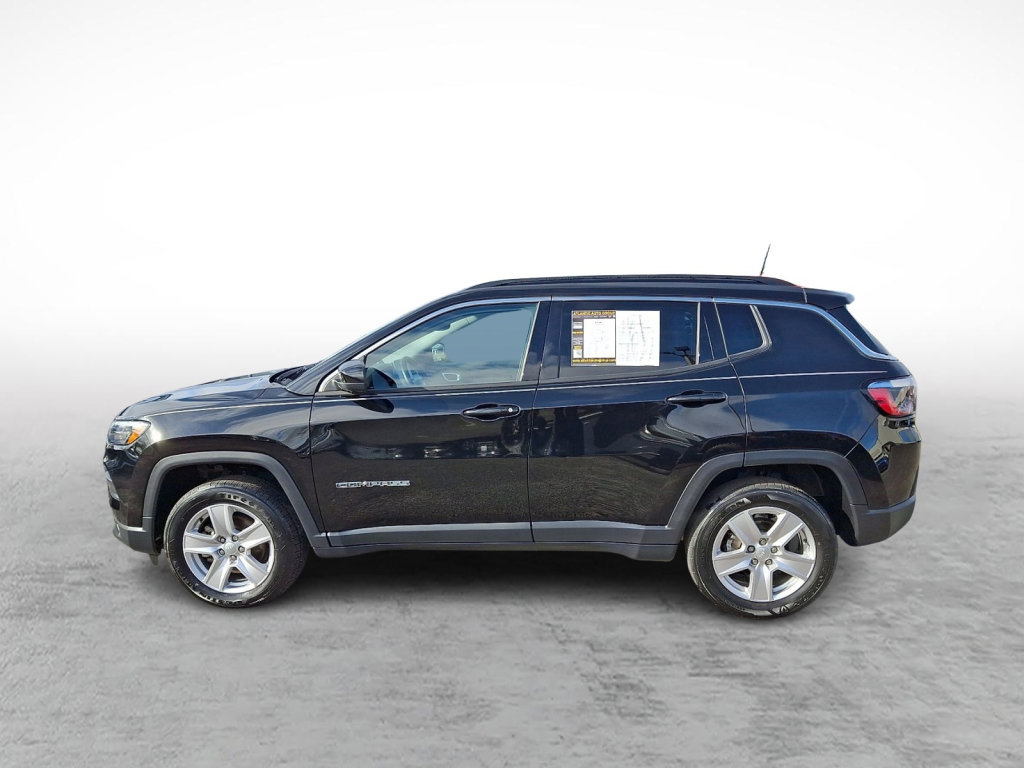 Used 2022 Jeep Compass Latitude w/ Sun and Sound Group AWD/4WD image 2