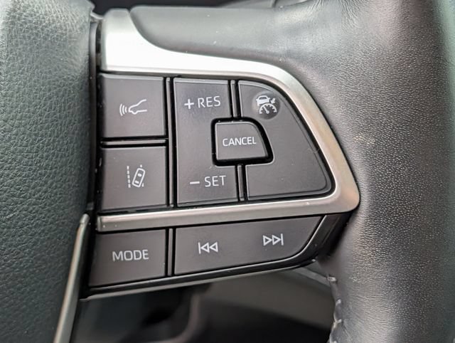 Used 2024 Toyota Highlander Platinum FWD image 21