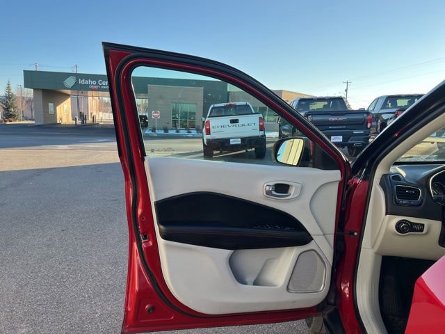 Used 2018 Jeep Compass Limited w/ Navigation Group image 26