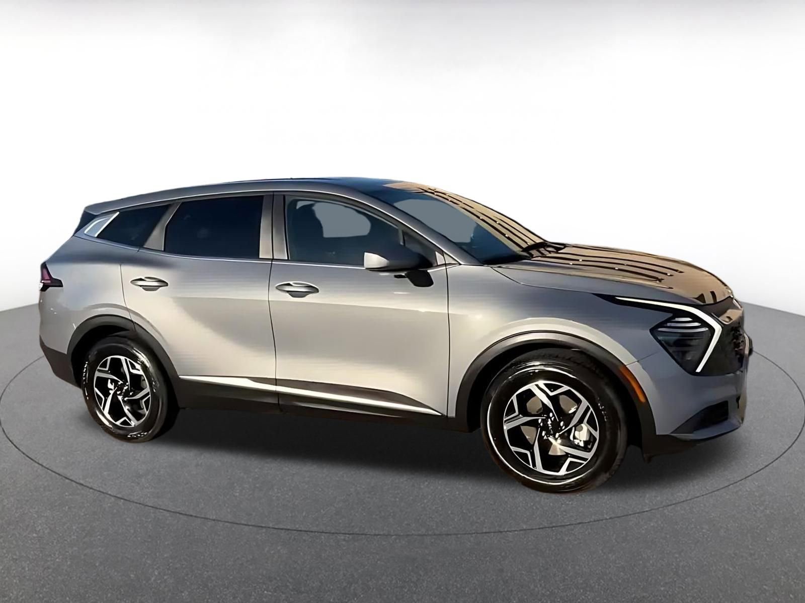 Used 2025 Kia Sportage LX image 16