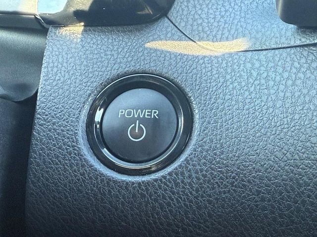 Used 2025 Toyota Camry SE image 15