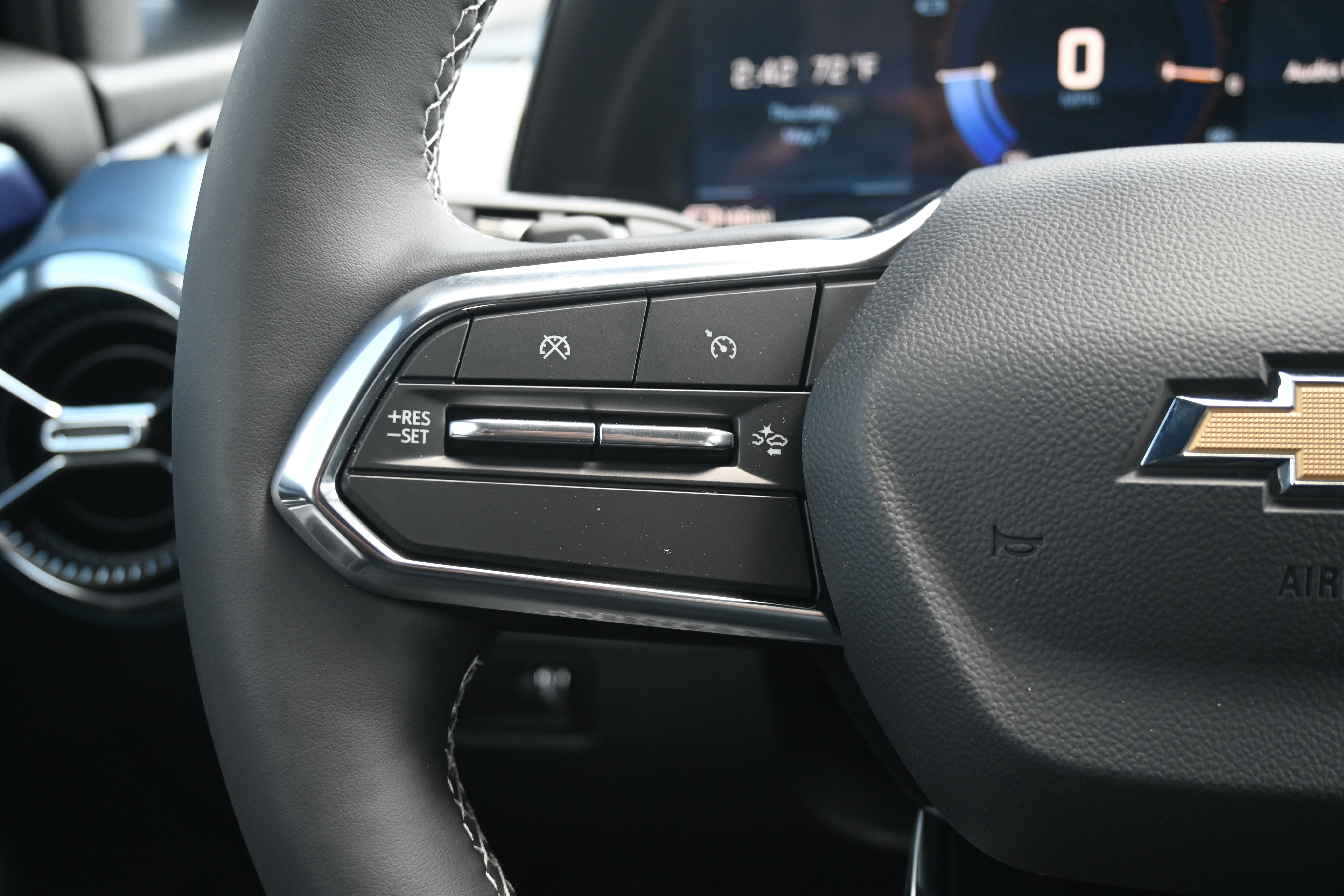 New 2026 Chevrolet Equinox EV LT AWD/4WD image 18