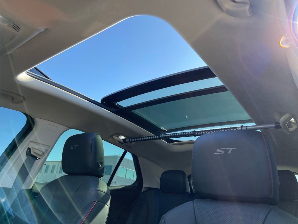 Used 2022 Buick Envision Essence w/ Sport Touring Package image 10