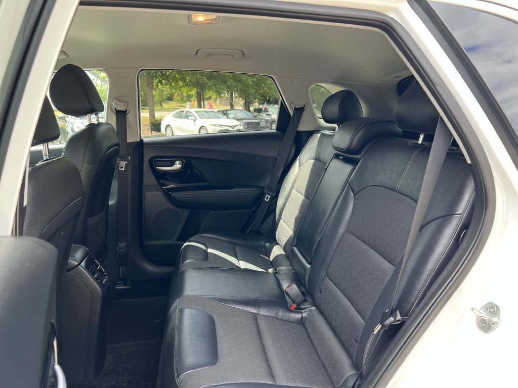Used 2019 Kia Niro S Touring FWD image 11
