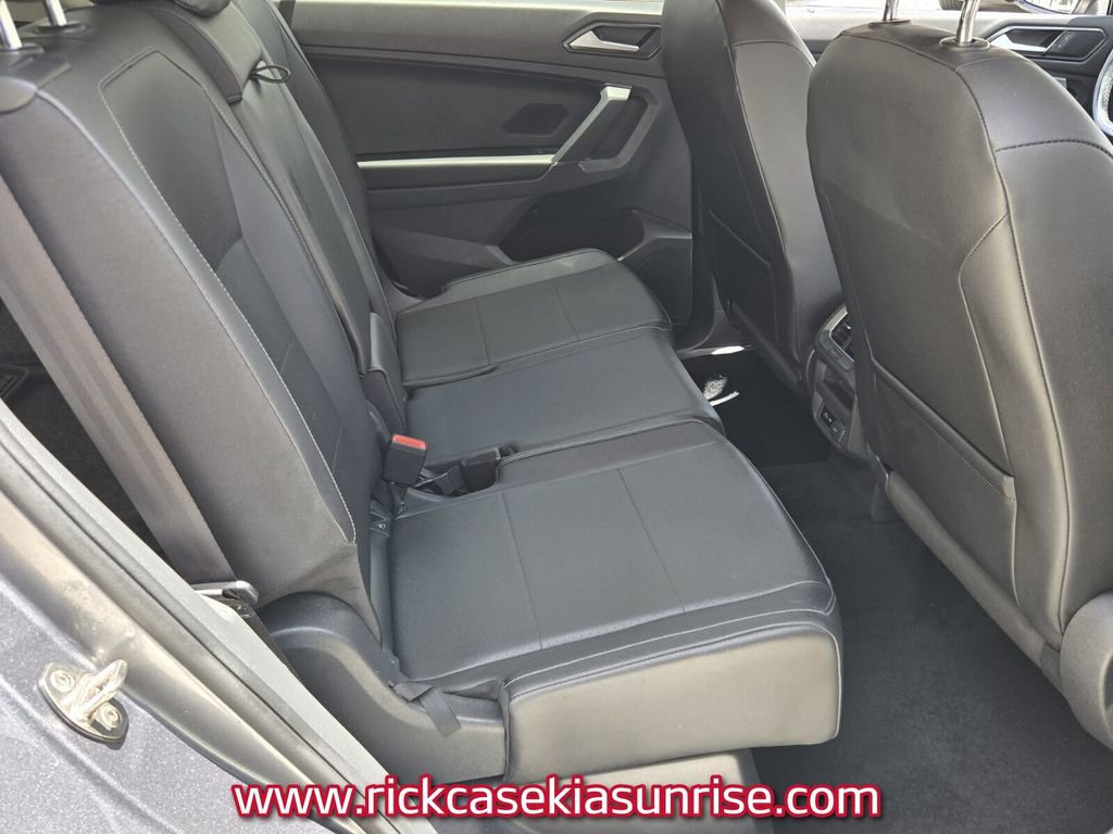 Used 2018 Volkswagen Tiguan SE FWD image 17