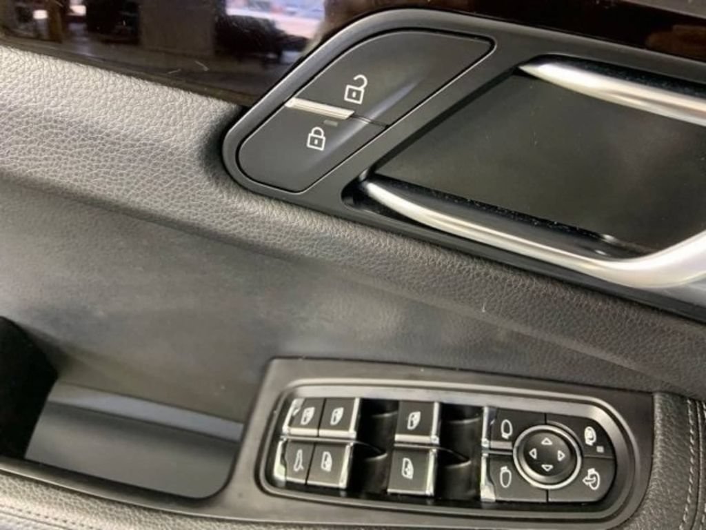 Used 2019 Porsche Macan AWD/4WD image 27