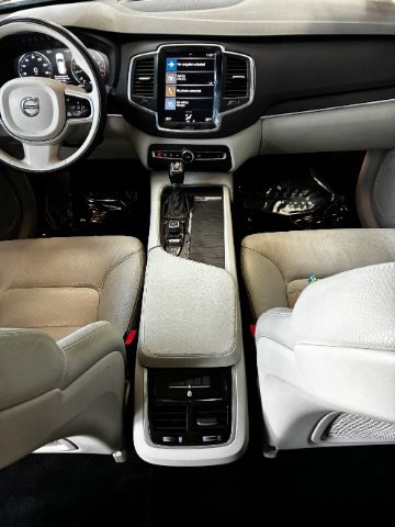 Used 2020 Volvo XC90 T5 Momentum w/ Protection Package Premier FWD image 27