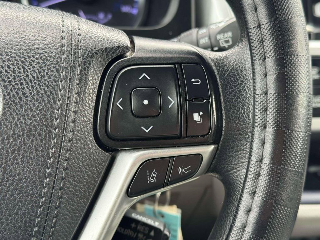 Used 2019 Toyota Highlander LE image 22