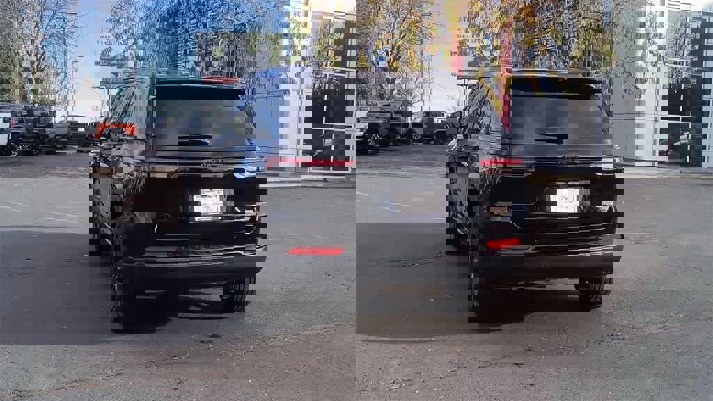 New 2025 Jeep Grand Cherokee Limited w/ Luxury Tech Group II image 7