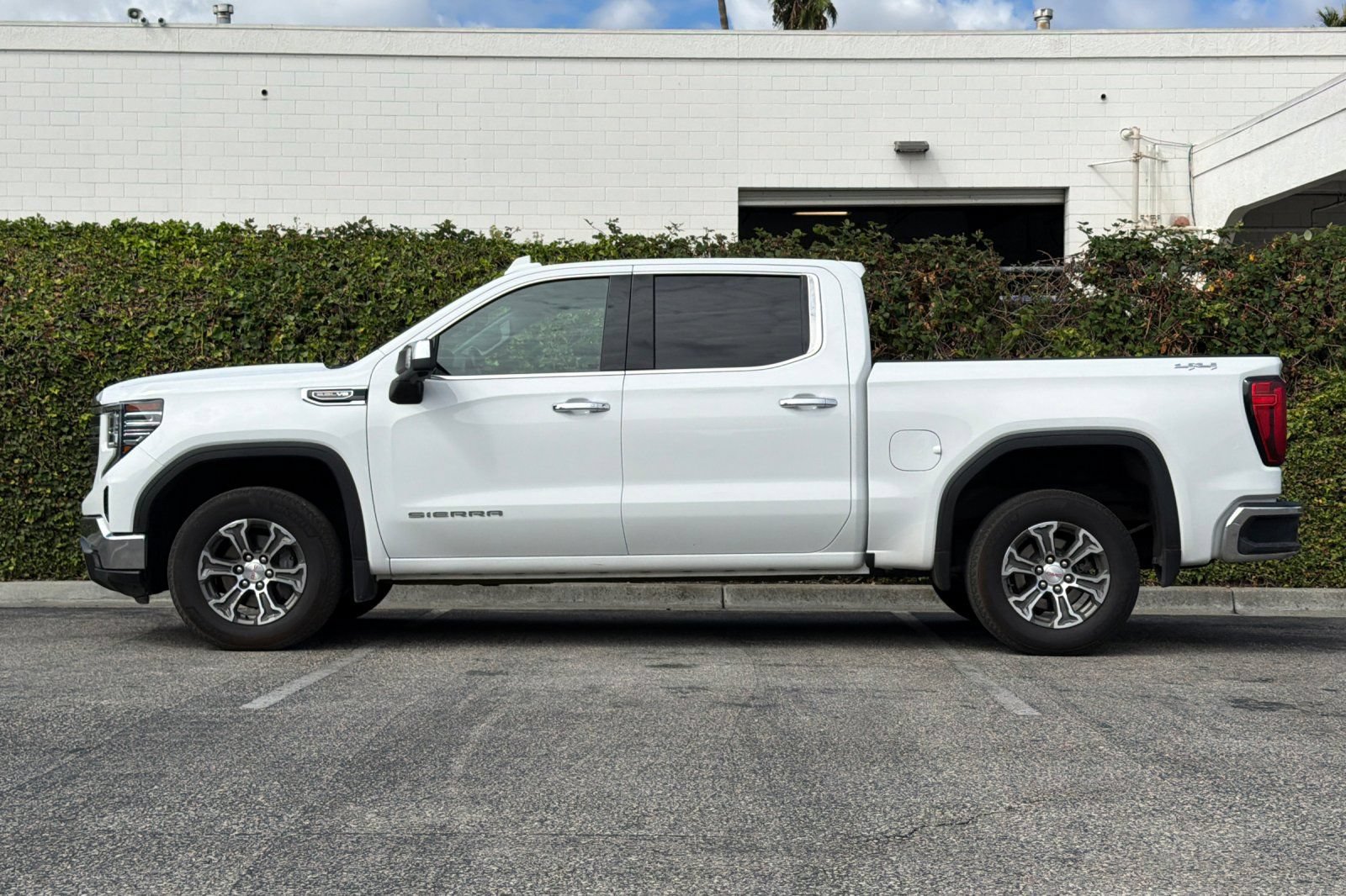 Used 2025 GMC Sierra 1500 SLT AWD/4WD image 7
