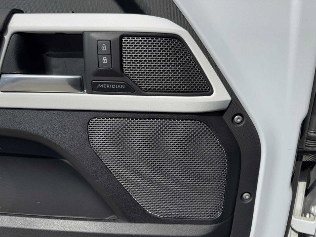 Used 2021 Land Rover Defender 90 image 18