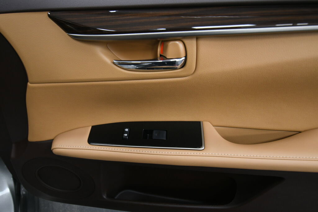 Used 2017 Lexus ES 350 w/ Navigation System Package image 30