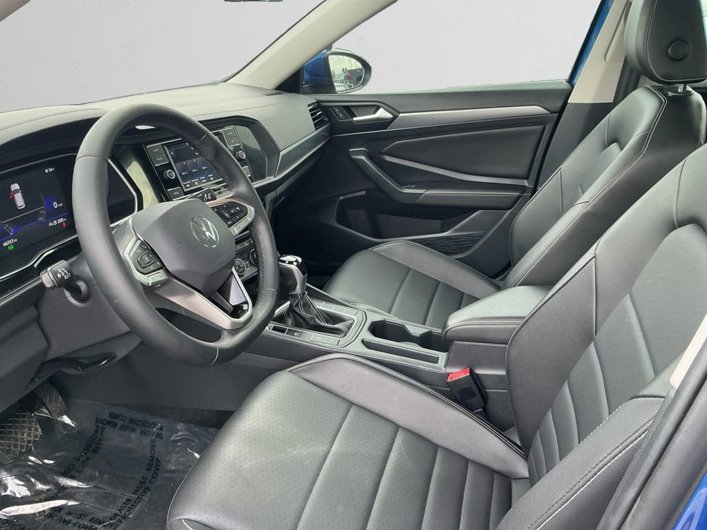 Used 2022 Volkswagen Jetta SE w/ Panoramic Sunroof Package image 9