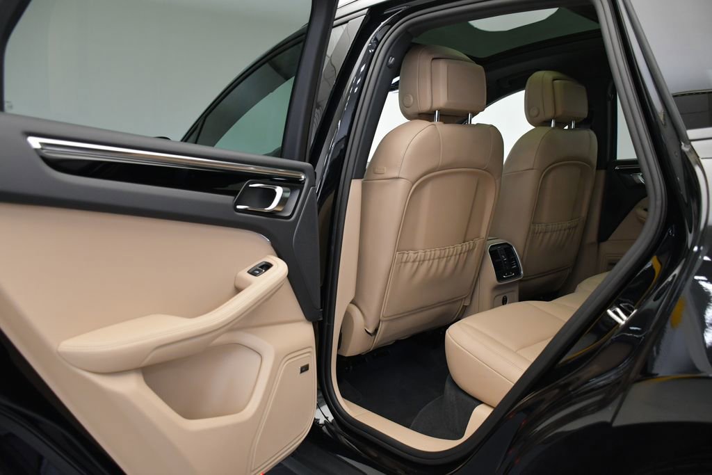Certified 2025 Porsche Macan image 43
