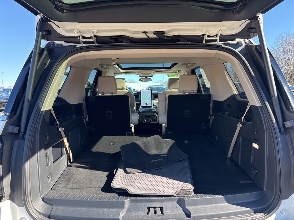 Used 2022 Ford Expedition Platinum image 18