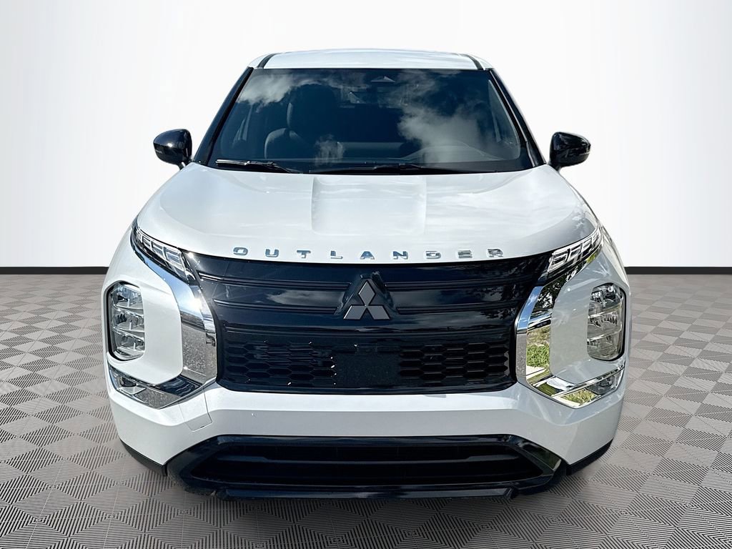 New 2026 Mitsubishi Outlander LE FWD image 2