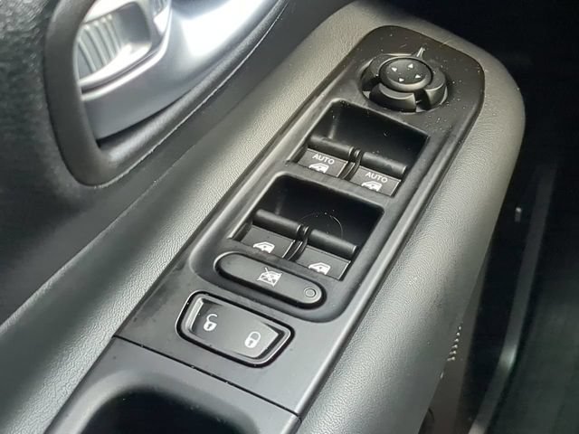 Used 2020 Jeep Renegade Altitude FWD image 30