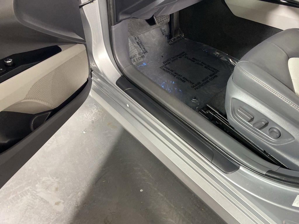 Used 2018 Toyota Camry XLE image 25