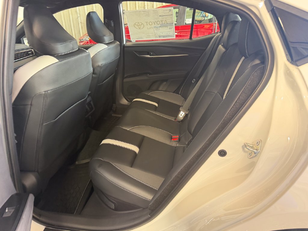 New 2026 Toyota Camry Hybrid FWD image 22