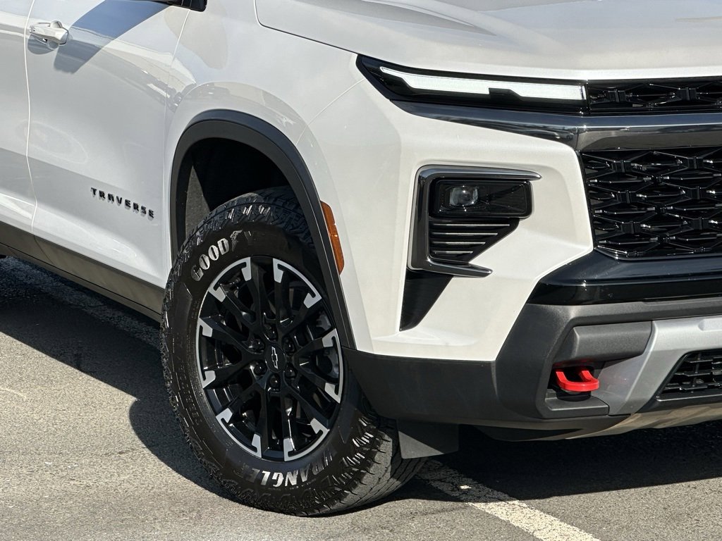 Used 2025 Chevrolet Traverse Z71 w/ Driver Confidence Package image 40