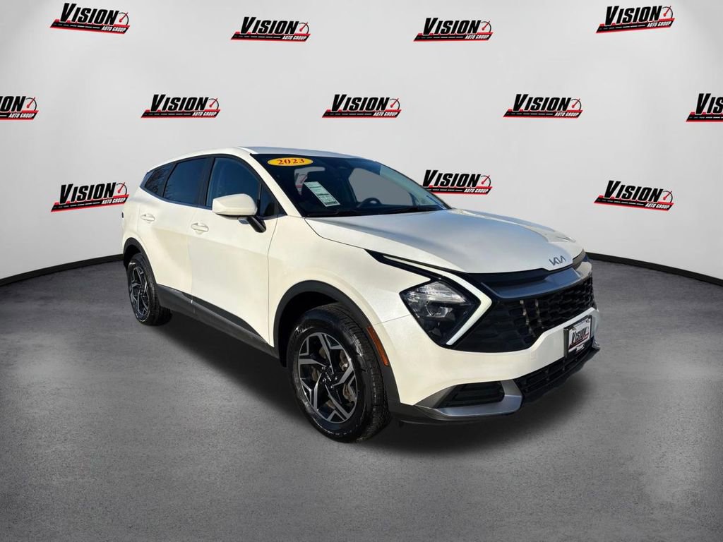 Used 2023 Kia Sportage LX image 3