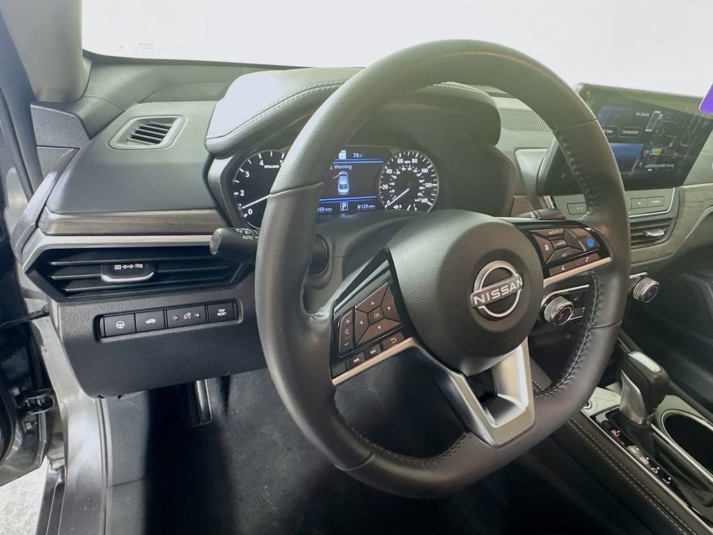Used 2024 Nissan Altima 2.5 SV w/ SV Premium Package FWD image 11