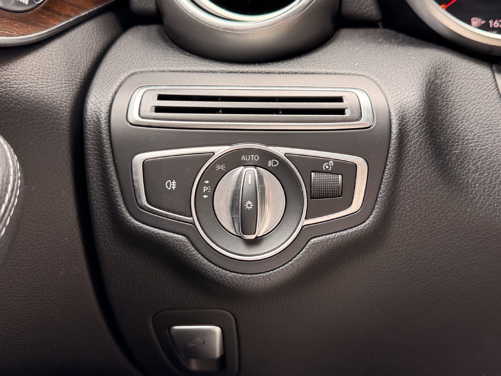 Certified 2020 Mercedes-Benz C 300 4MATIC Sedan image 22
