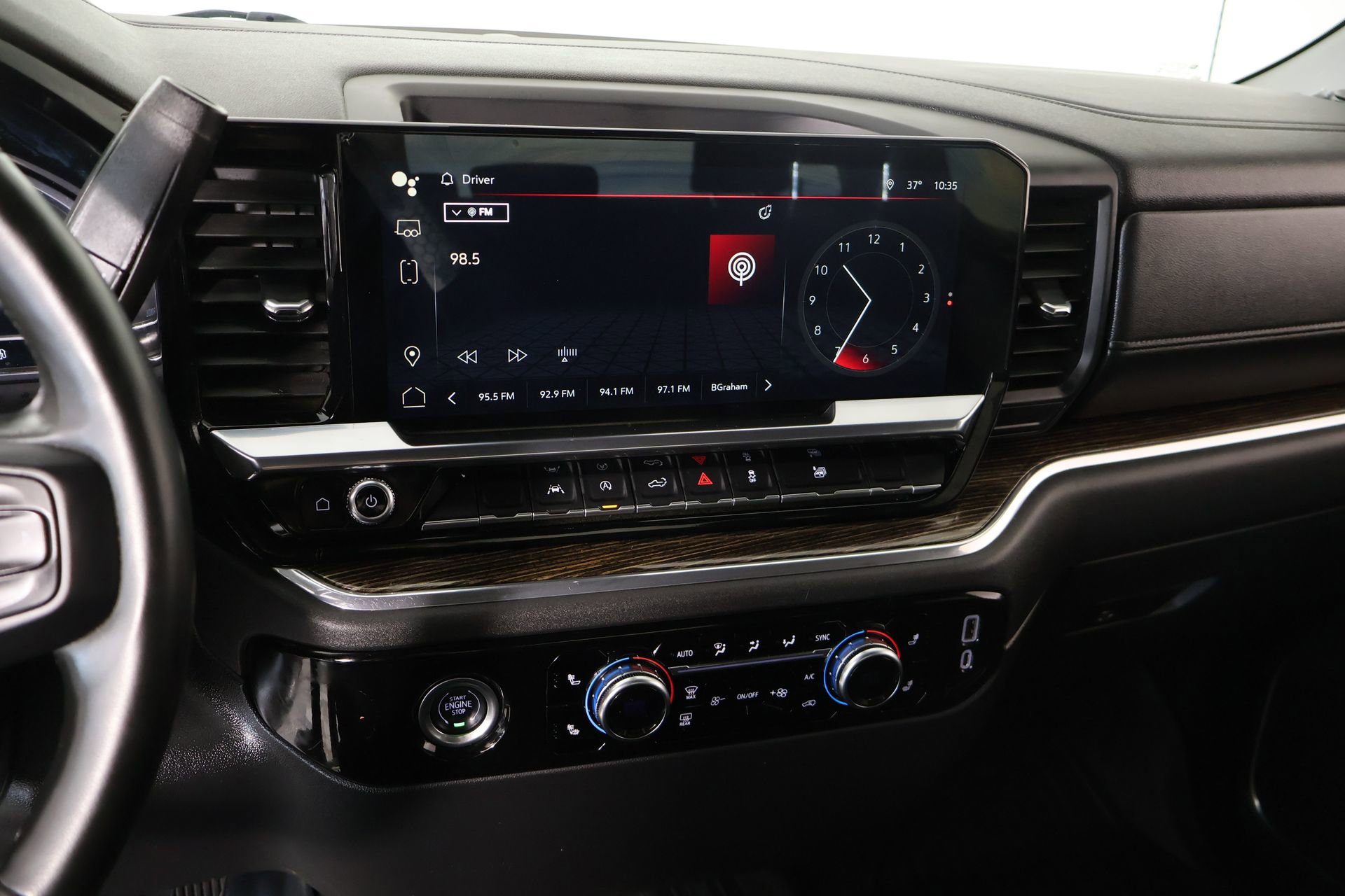 Used 2023 GMC Sierra 1500 SLE AWD/4WD image 5