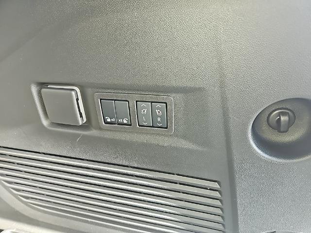 New 2026 GMC Yukon Denali w/ Advanced Technology Package image 28
