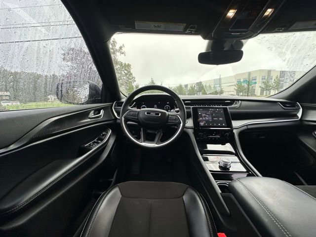 Used 2023 Jeep Grand Cherokee Altitude image 17
