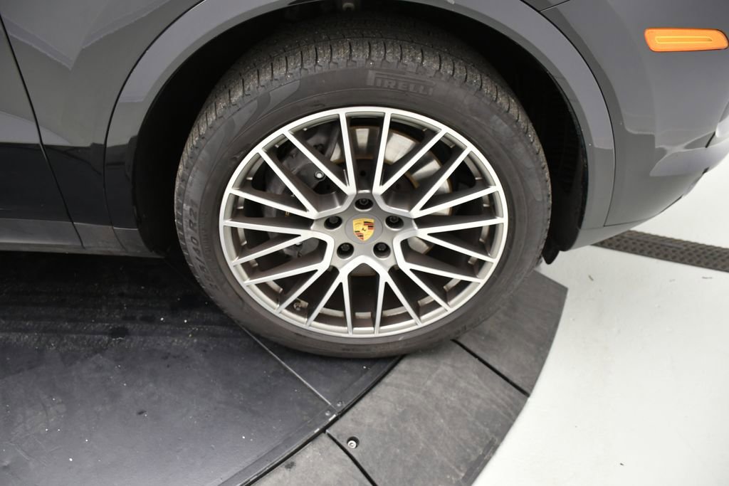 Certified 2023 Porsche Cayenne Platinum Edition AWD/4WD image 17