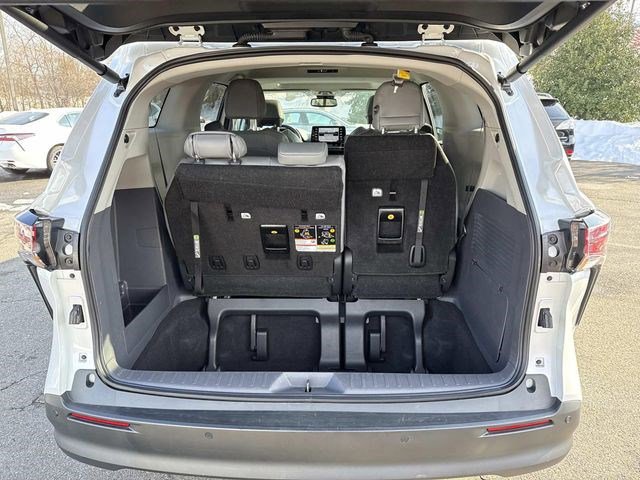 Used 2024 Toyota Sienna XLE image 12