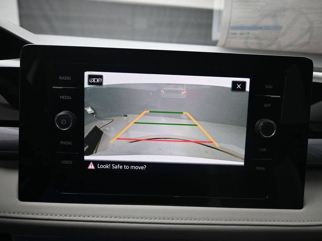 Used 2025 Volkswagen Taos SEL image 14