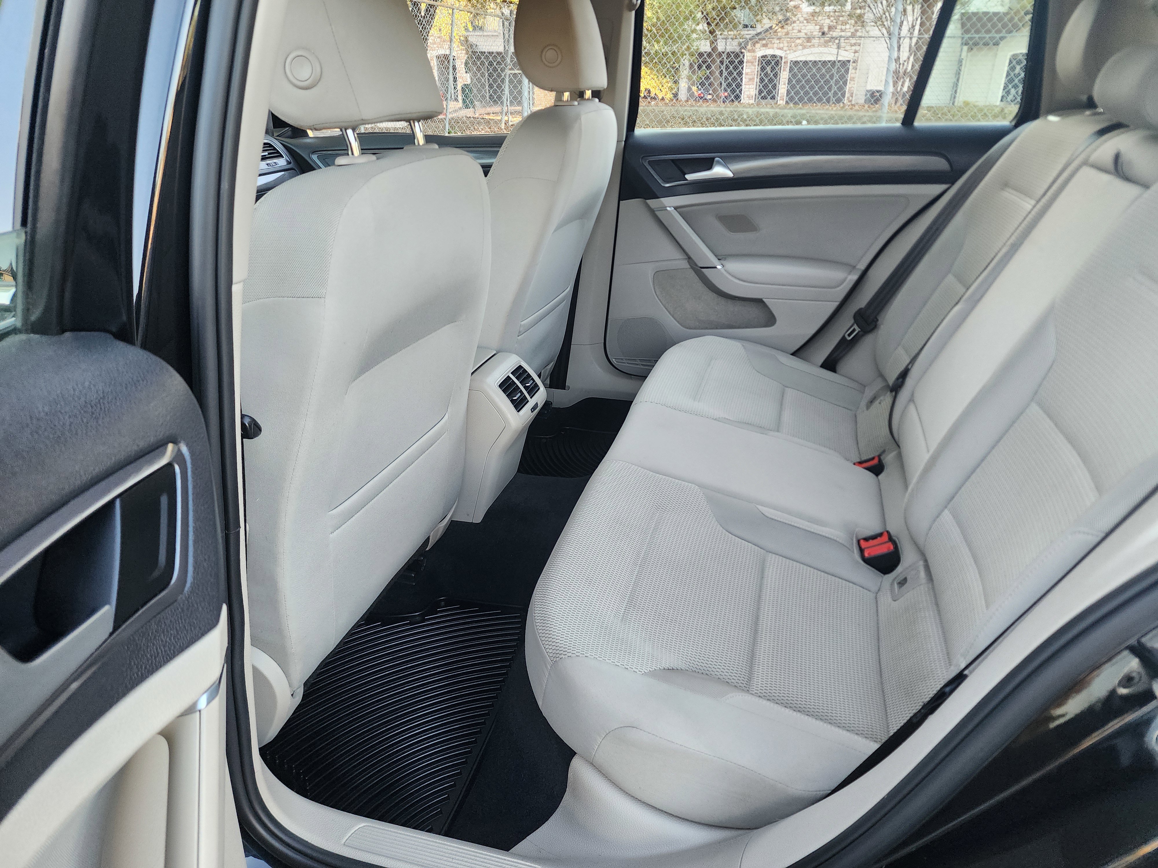 Used 2019 Volkswagen Golf S image 21