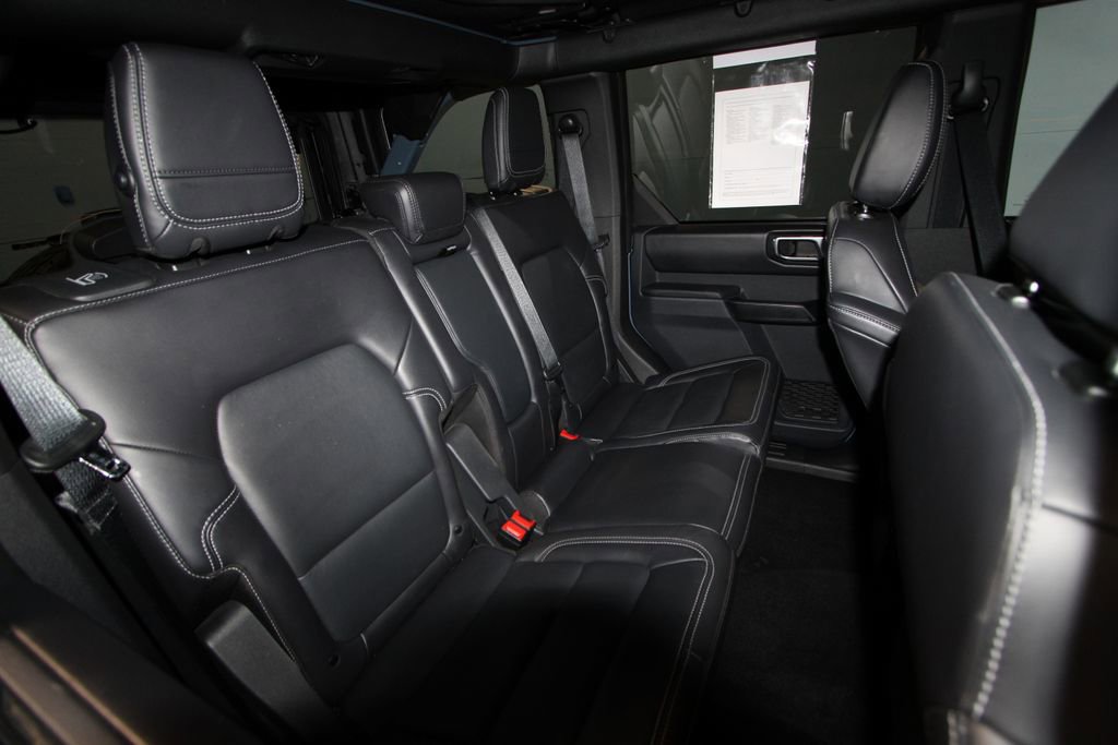 Used 2025 Ford Bronco Outer Banks image 24
