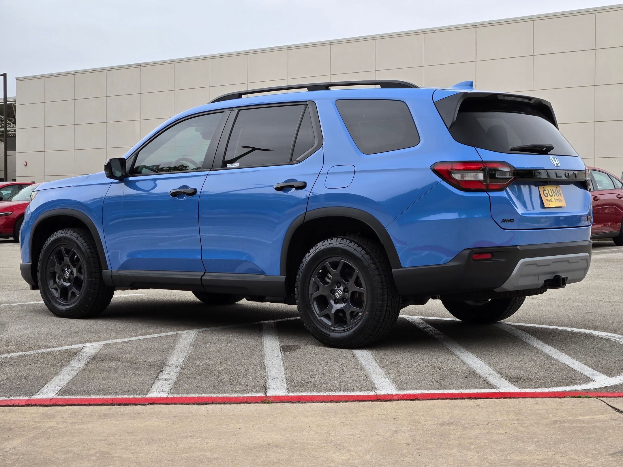Used 2025 Honda Pilot TrailSport image 5