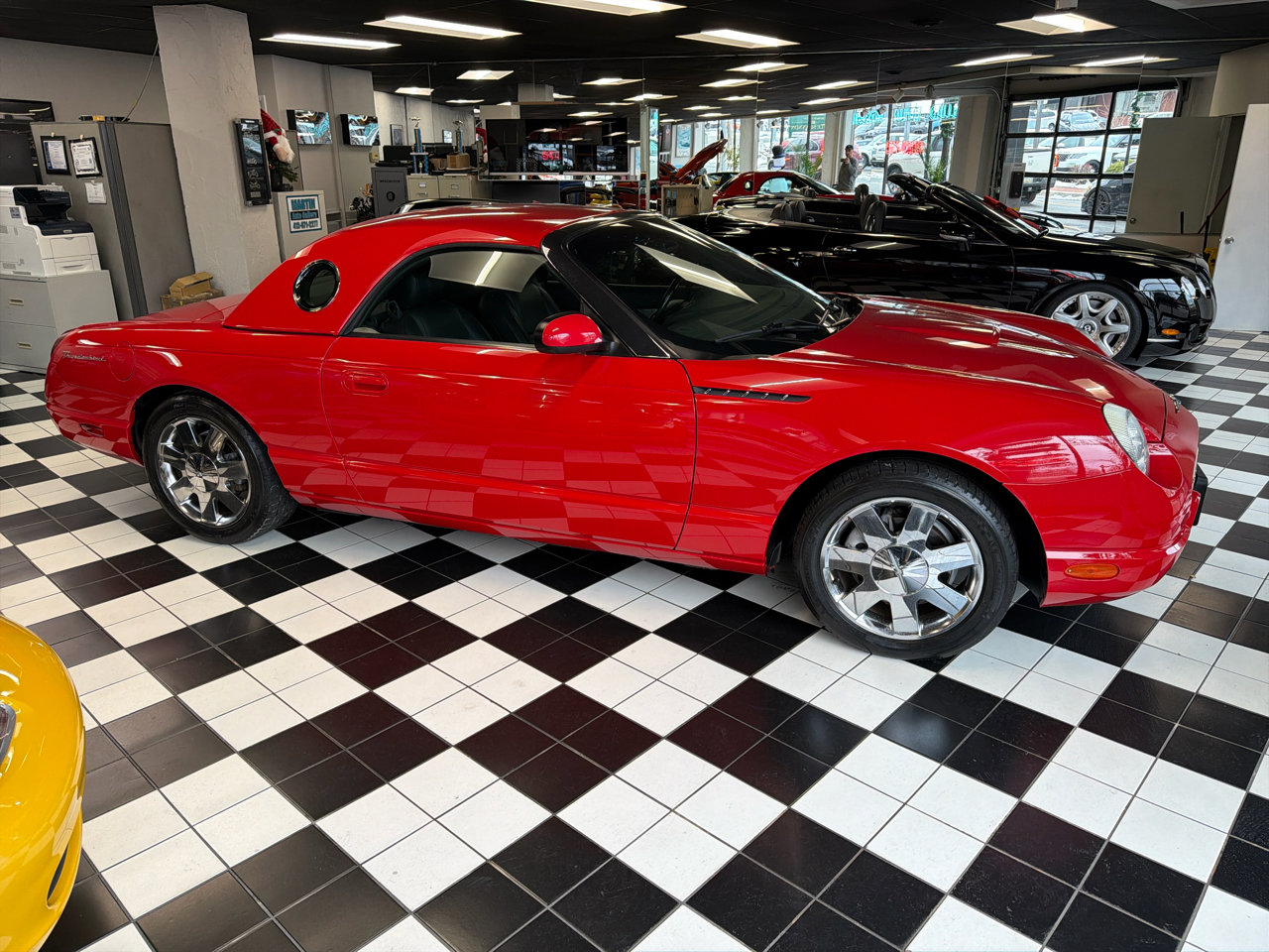 Used 2002 Ford Thunderbird Deluxe image 3